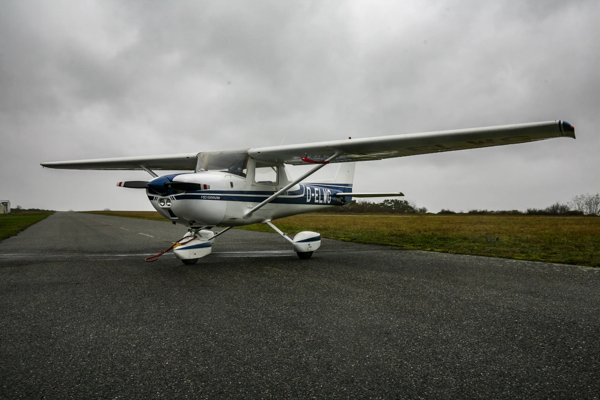 Cessna C150 auf dem Vorfeld